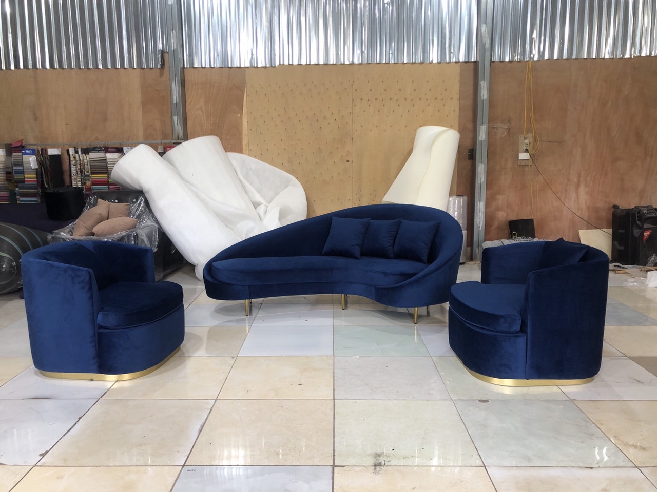 Sofa cao cấp - chất liệu nỉ nhung - mút việt nhật - chân mạ nhũ vàng - văng kt 2m - giá liên hệ