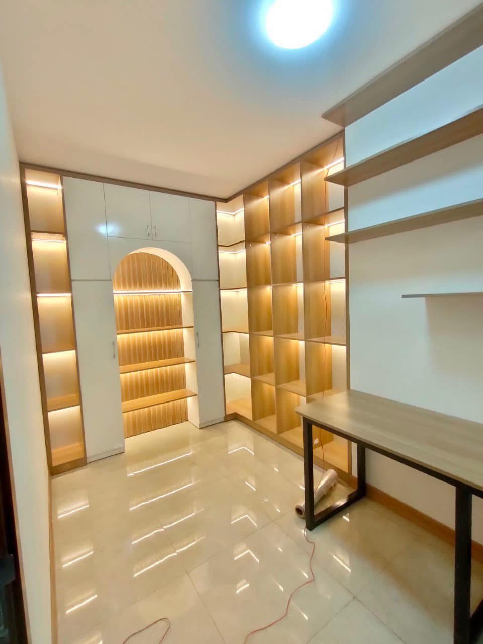 Tủ Trang Trí Cao Cấp